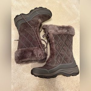 Women’s Clark’s grey lace up winter boots size 7